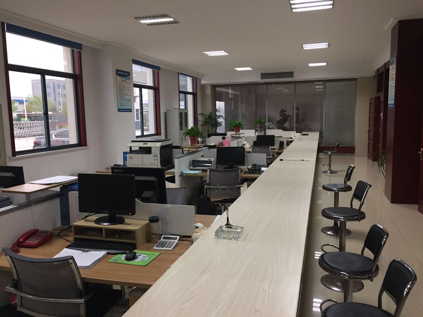 办公环境.jpg